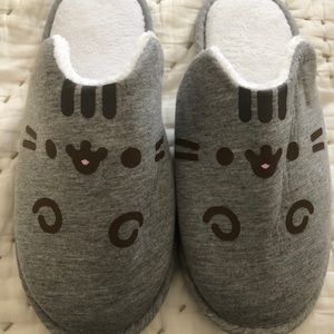 Pusheen slippers!
